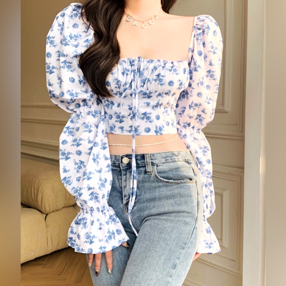 Women’s Floral Print  Long  Puff Sleeves Top. Size L. SKU 063
